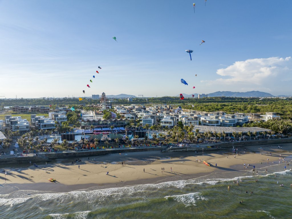 Với lợi thế sở hữu bãi biển riêng, The Maris Vũng Tàu hướng đến là trung tâm thể thao biển đầu tiên tại TP. Vũng Tàu.