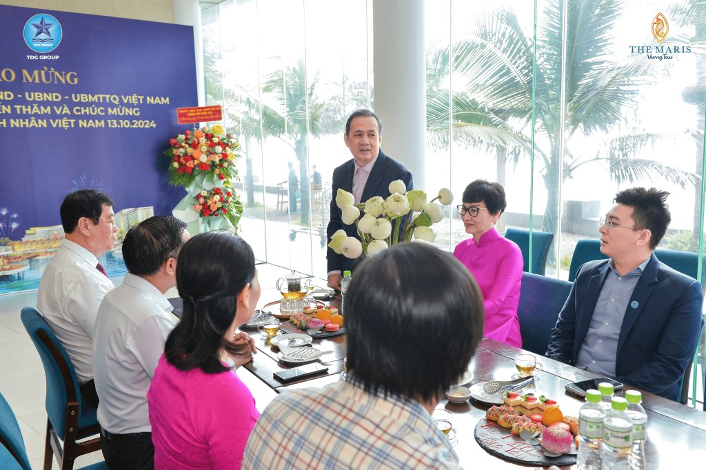 Ông Bùi Ngọc Tuấn - Tổng Giám đốc TDG Group cảm ơn đoàn đại biểu Thành phố Vũng Tàu đã đến thăm nhân ngày Doanh nhân Việt Nam.