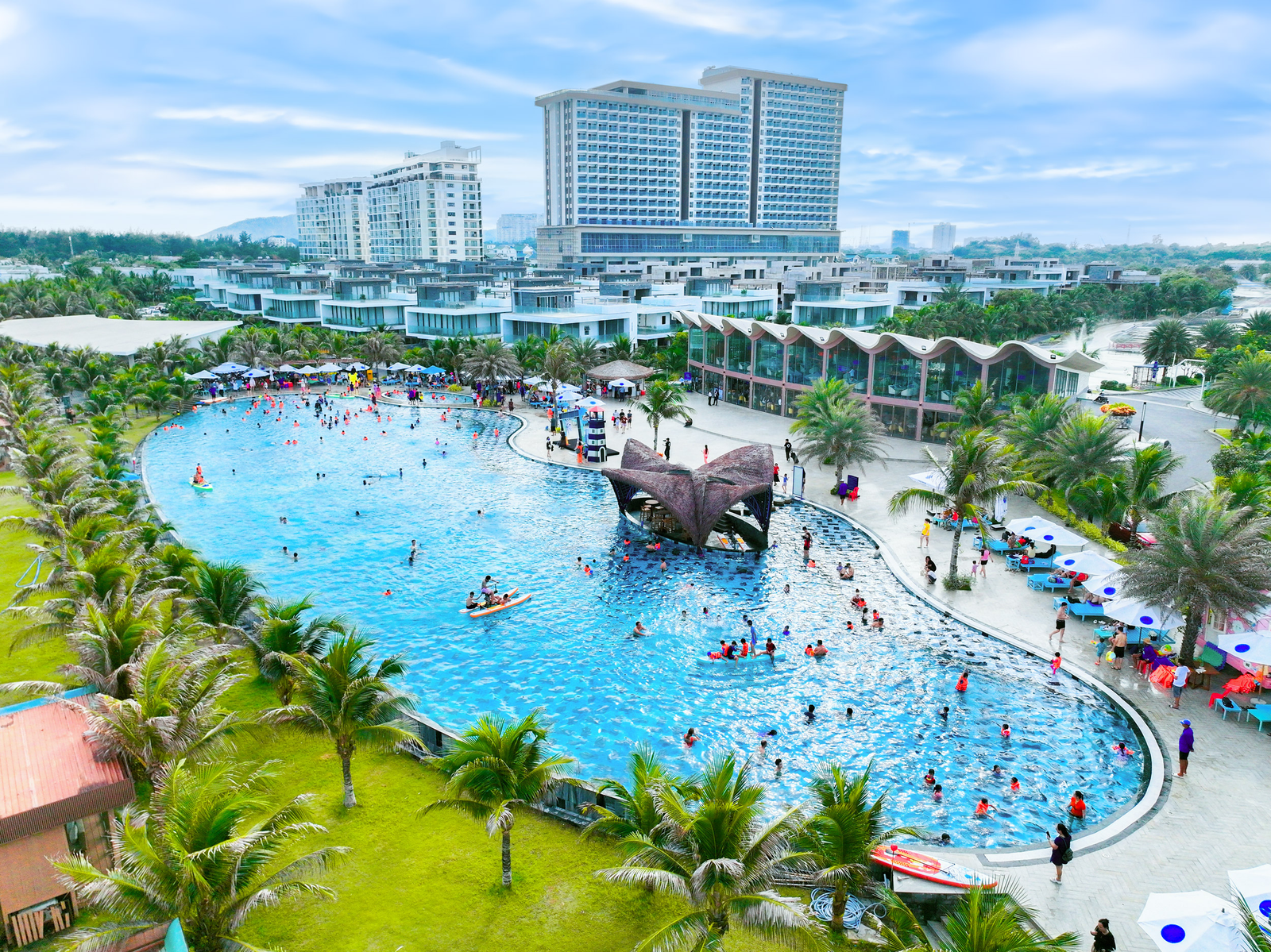 storage/2026-05/30/ho-boi-vo-cuc-2-225m2-diem-nhan-trai-nghiem-noi-bat-gop-phan-tao-nen-nhip-song-nghi-duong-soi-dong-tai-the-maris-vung-tau-115651802.png